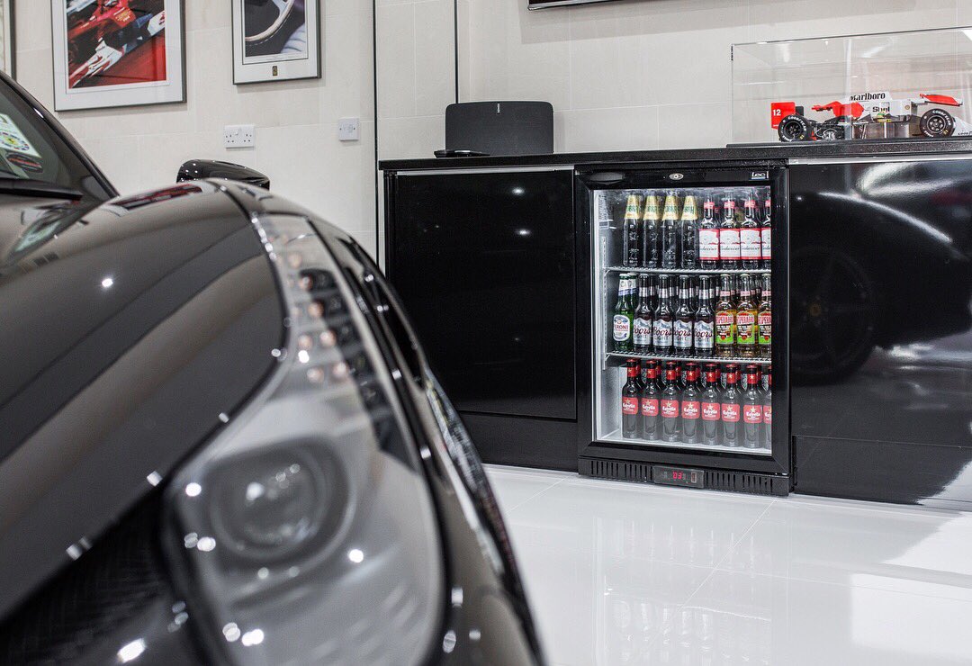aSUPERCARDRIVER's tweet image. Man cave goals...check out this  member’s garage featuring his 458 and F12. Full feature to follow in issue 27 😎