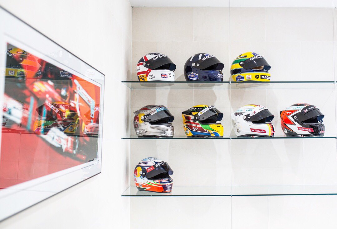 aSUPERCARDRIVER's tweet image. Man cave goals...check out this  member’s garage featuring his 458 and F12. Full feature to follow in issue 27 😎