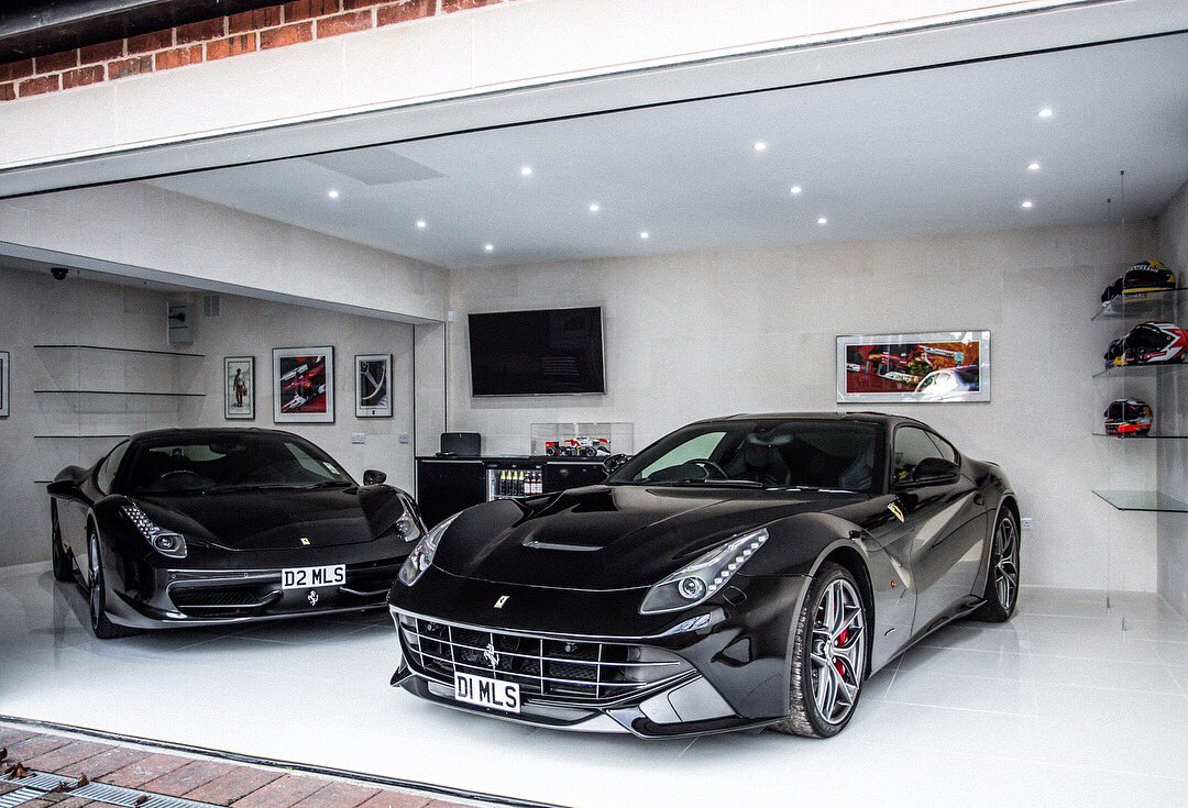 aSUPERCARDRIVER's tweet image. Man cave goals...check out this  member’s garage featuring his 458 and F12. Full feature to follow in issue 27 😎
