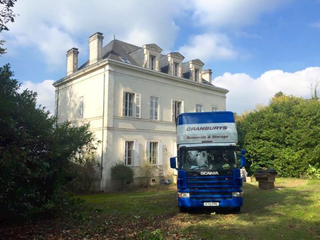 FrenchEntree's tweet photo. Moving to France: Follow these simple steps to make the big day stress-free https://t.co/t8FXmksPSh #FrenchProperty #livinginFrance #moving #stressfree |via @Cranburys https://t.co/yx6sLg5qsh