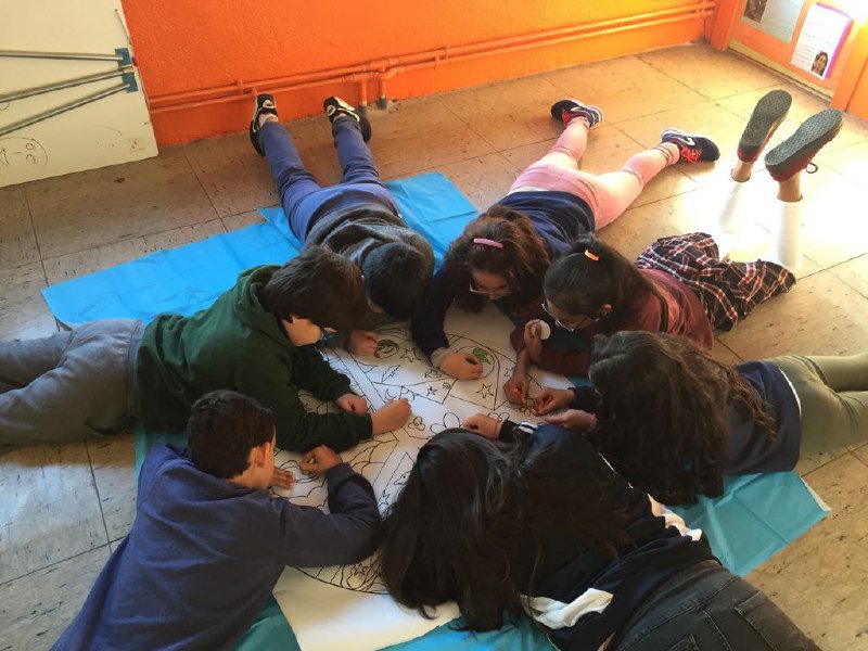 JMDArganzuela's tweet photo. Celebrando el #DiadelaPaz con en el CEIP Miguel de Unamuno @APAunamuno con el @madridsalud, CMS #Arganzuela y el Servicio de Participación Infantil y Adolescente.#Proyectodelfin https://t.co/XRmnppnlzL