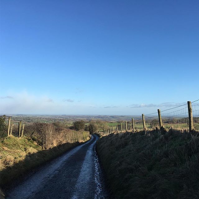 HTFarmAdventure's tweet photo. +2 degrees out there - positively warm!!!! Blowing a strong wind 💨 again though. Still, I could sit in a nice warm car at the top of the drive and look at these views all day! #yorkshire #views #godsowncountry #thebestplacetolive #lookswarm #britishwinter https://t.co/ZJFfbrVysI