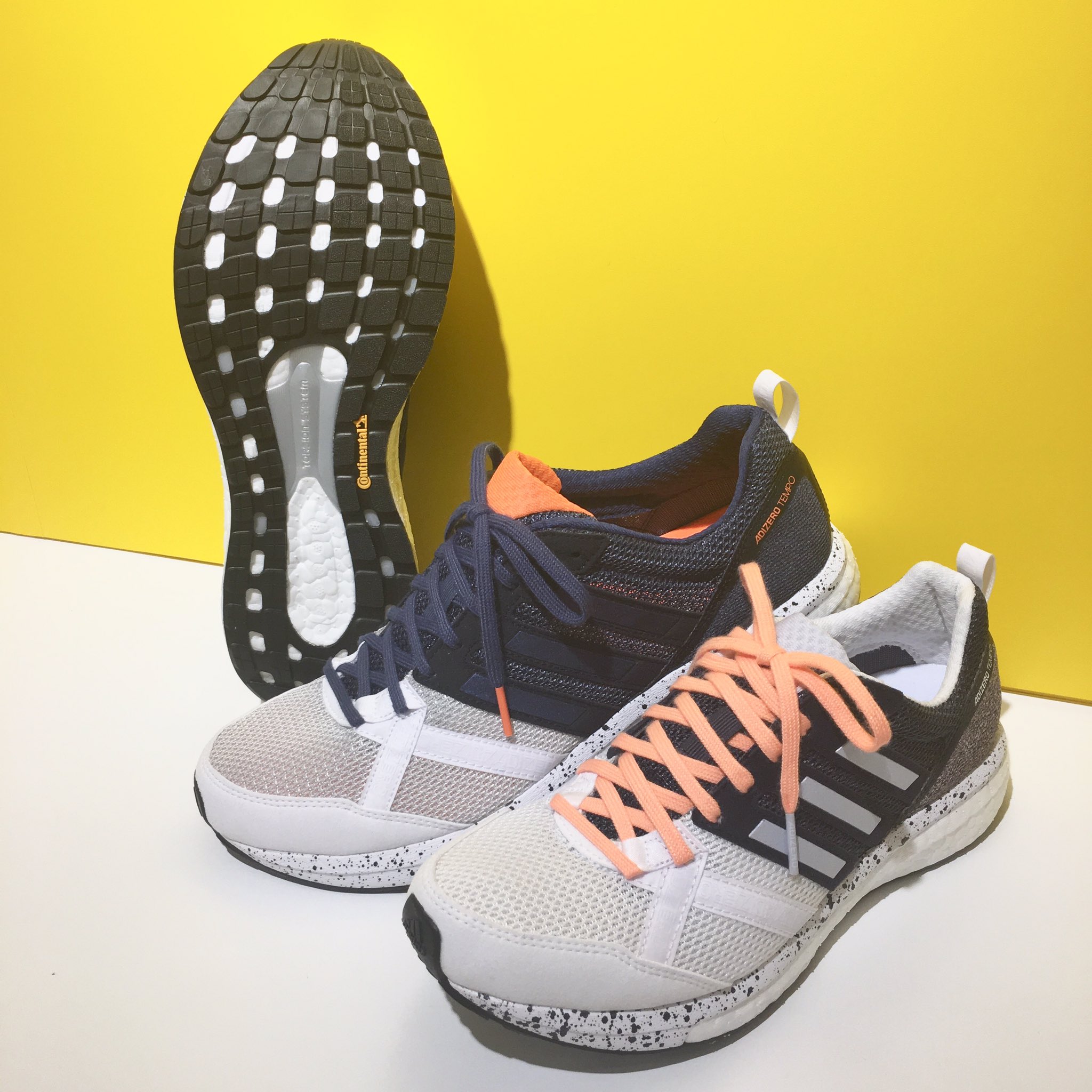 ステップスポーツ新潟 Adidas Adizeroテンポブーストに新色が仲間入り クッション性もgood なのに軽い キュッと止まる コンチネンタル 製ラバー採用 グリップ素材がタイヤメーカーって知ってた 知ってた人はrt 手前が ステップスポーツ新潟 Adidas Adizeroテンポブーストに新色が仲間入り クッション性もgood なのに軽い キュッと止まる コンチネンタル 製ラバー採用 グリップ素材がタイヤメーカーって知ってた 知ってた人はrt 手前が