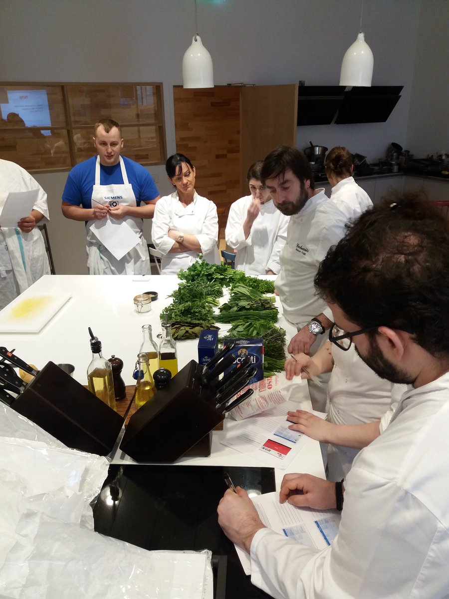Chef_Principals's tweet photo. Our first @Carluccios bespoke @HIT_ChefAcademy workshop, today's topic - knife skills, herbs & risotto @AveqiaLondon #maximumflavour https://t.co/15gqdWoMiH