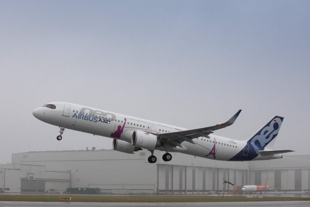 AirbusPRESS's tweet photo. The first #A321LR has taken to the skies for its maiden flight and is now set to undergo a nearly 100 hour flight test programme, including transatlantic missions. https://t.co/YV8mNCaBc0 https://t.co/9paLAytHW5