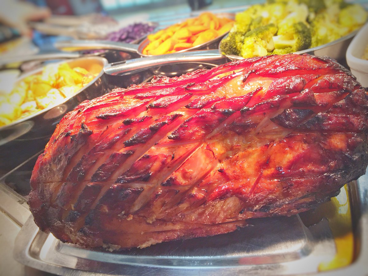 CarlPerkins75's tweet photo. Look at this! Our Danβs honey glazed Southwest gammon joint, all ready to be served as #ThePerfectRoast - deeelish! π
#EliorFoodie #ClassicComforts #TeamElior #WednesdayWisdom https://t.co/InK5ZzVaZn