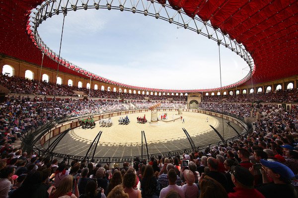 ‘The best theme park you have never heard of’ - great fun <a href="/PuyduFou/">Puy du Fou</a> with <a href="/KathrynDainty/">Kathryn Dainty</a> #France