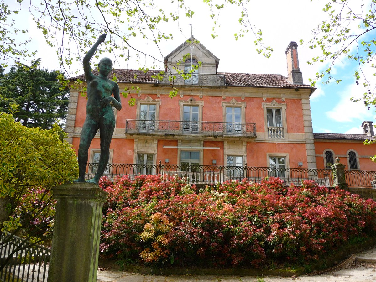 WavesANDWind's tweet photo. #SantiagodeCompostela Disneyland?. @dromomaniac #ChrisHaslam Come over again, and you will know it properly. Drinks are on me. I am puntual, don´t shout, and don´t normally give hugs to strangers. Coarse clitches. @timestravel https://t.co/ZWOhWRrmez