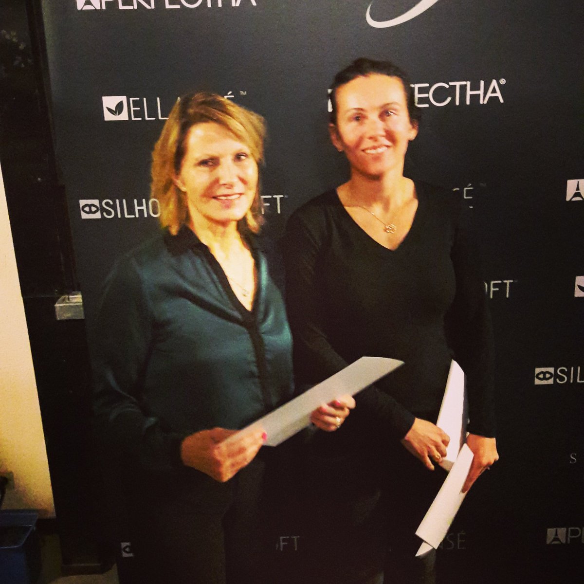 DrRharker40's tweet image. Dr Ruth Harker receiving her certificate at the Anatomy course at the Sorbonne University, Paris.#Silhouette Soft #Sinclair #facelift #necklift