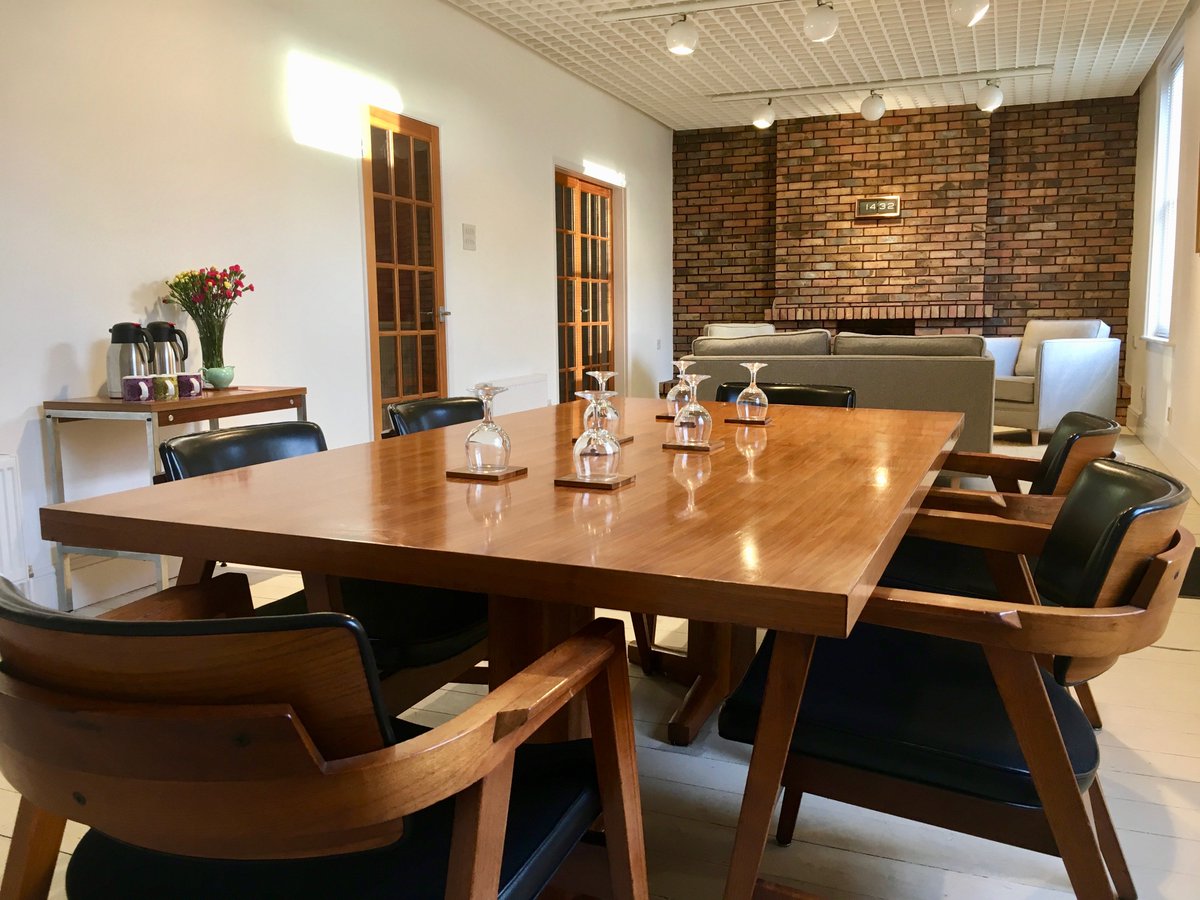 QrdStudios's tweet photo. Mid-century meeting room for hire at Queens Road Design Centre, Doncaster. https://t.co/FuEATfOPSD 
#meetingroomsdoncaster #DDW #designcentre #designer #doncasterisgreat #DNfuture #visitdoncaster #meetingroomsyorkshire #QRDC https://t.co/OURmdGNlQT