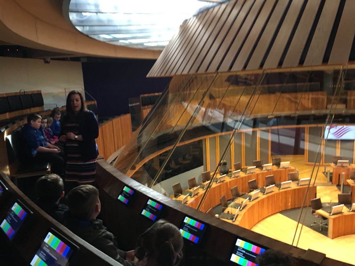 WelshYouthParl's tweet photo. Great session with Penderyn Community school council @VikkiHowells learning what makes a good representative https://t.co/bGSG1k5k9W