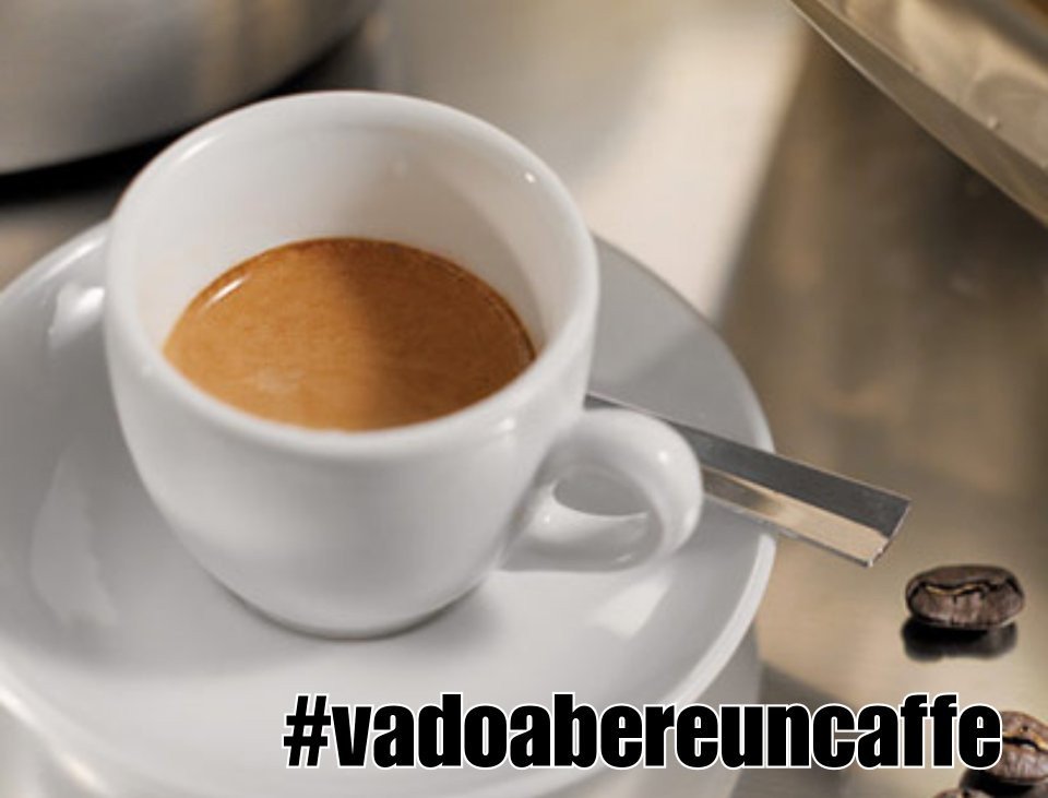 vorrei ringraziare tutti voi per i messaggi di sostegno e di incoraggiamento che mi stanno letteralmente riempendo il cuore. 
È una gioia essere circondato da tanto affetto.❤️ #vadoabereuncaffe 😋😂
#letmegotakeacoffee