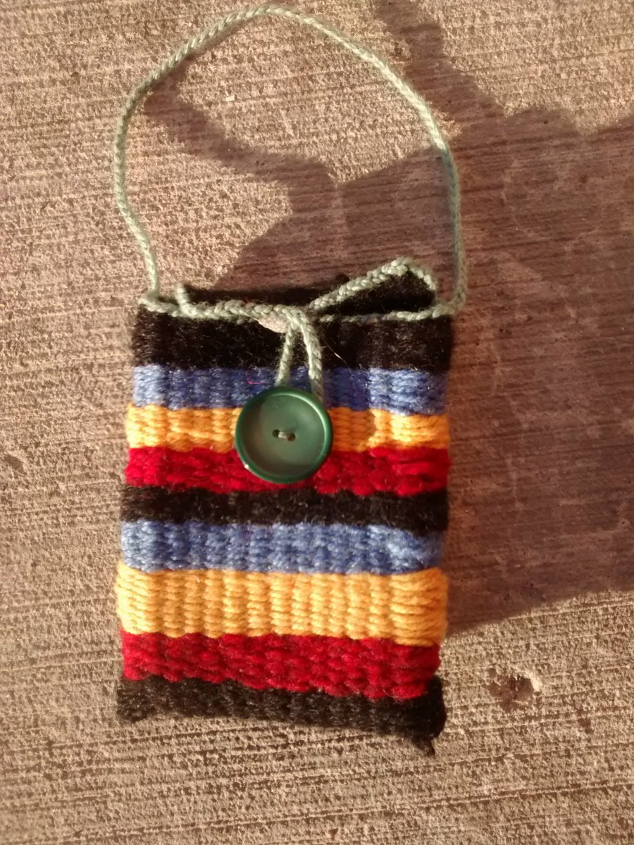 minouchecoussi's tweet photo. @bssnews Traditional weaving project completed by the grade nine art class as part of their FCA.  Awesome Emily, Cameron, Khyonc, Alida, and Gavynn! https://t.co/lGwhZHmDZ5