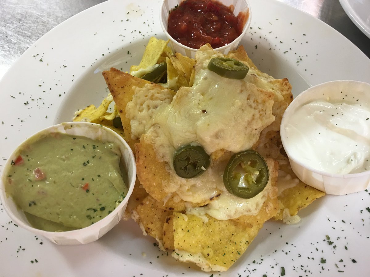 themanorinn's tweet photo. Our nachos make a great starter any day of the week! Which is your favourite thing to dip them in? Sour cream, salsa or guac? https://t.co/8QZloLjNJr