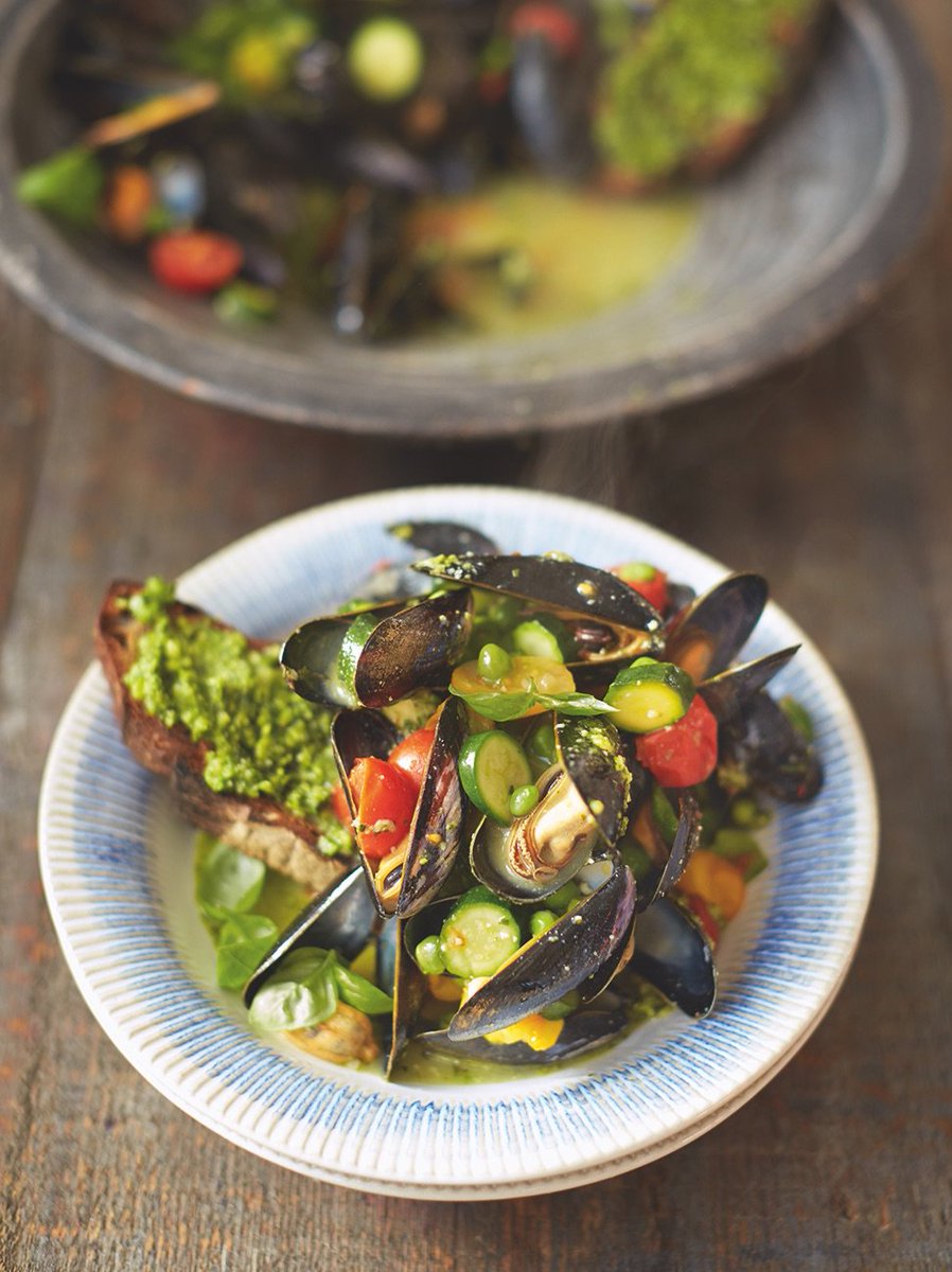 jamieoliver's tweet image. 💚 Mussels are a super-nutritious member of the shellfish family, packed with iodine &amp;amp; selenium, two important minerals for healthy metabolic function. Cooked with pesto, toast, baby courgettes, tomatoes &amp;amp; peas they're gorgeous! jamieol.com/MusselsToast