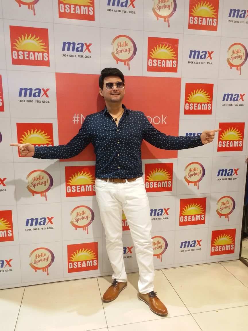 TeamSwwapnil's tweet photo. #MaxStyles चा कार्यक्रम #Instagram वर सगळ्यांनी #Live पाहिलचं असणार
#MaxEvent मध्ये टिपलेले काही छायाचित्र!
#MaxMoments #MaxYourLook
@swwapniljoshi @swwapnil_fc @Gseamsak @maxfashionindia @9XJhakaas @ETimes_Nagpur @RAVA_Family @MarathiBrain @PuneTimesOnline @Kartikgseams @rjshru https://t.co/OAxVuTJPO5