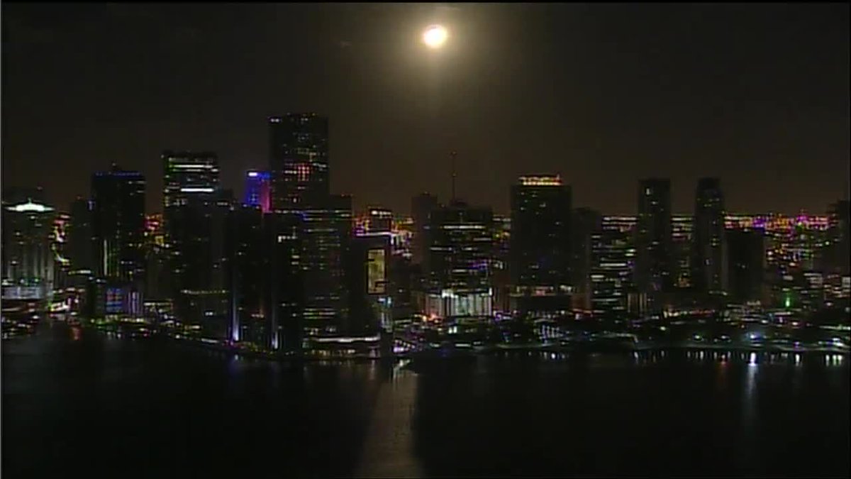 Did you miss that super blue blood moon over Miami this morning? bit.ly/2E4QNT0?utm_so… https://t.co/H4yym75kt6
