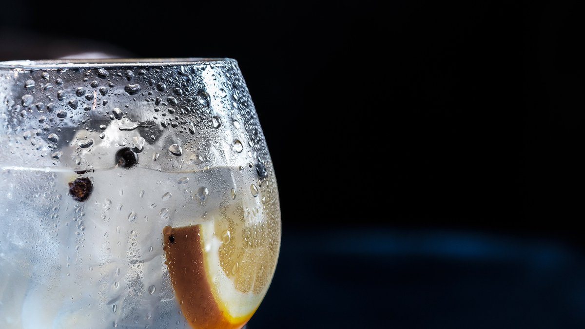 Our pop-ups aren't just about amazing Spanish food. Our drinks menu is full of fruity gin goblets, fine wines &amp; craft ales. The perfect accompaniment to pintxos! Book your tickets for our next pop up at @StoryHouseL23 #Crosby on Saturday 24th March and sample a few! 🍢🍻