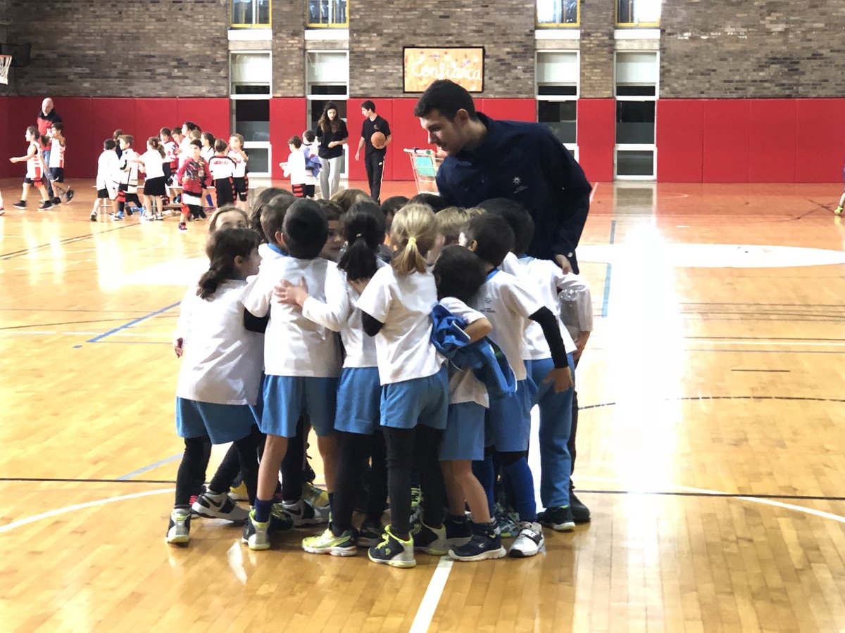 GarbiPereVerges's tweet photo. #GoEsplugues L’Escola de bàsquet va participar el passat cap de setmana en una trobada amb diferents clubs i escoles. Va ser una gran jornada! https://t.co/I0ZCSyueke https://t.co/P4wTycDqEK