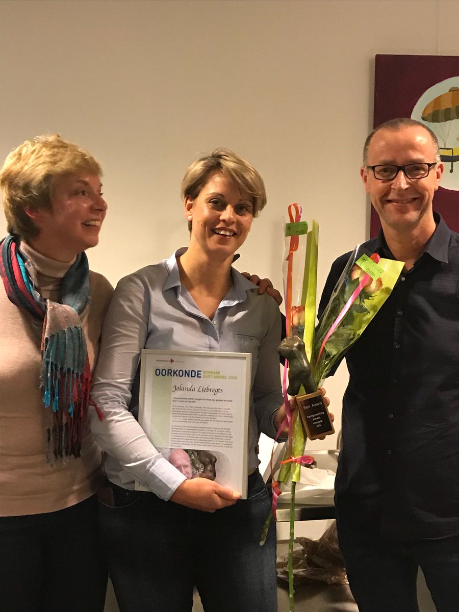 Trots! Wat een avond! Dank #VSV den Bosch en <a href="/verlosdenbosch/">VerlosDenBosch</a> voor de ontvangen #Bart-Award! We gaan samen door met bouwen aan de geboortezorg in onze regio #samensterk! Dank <a href="/mieke_kerkhof/">Mieke Kerkhof</a>  voor de tweets! 😊