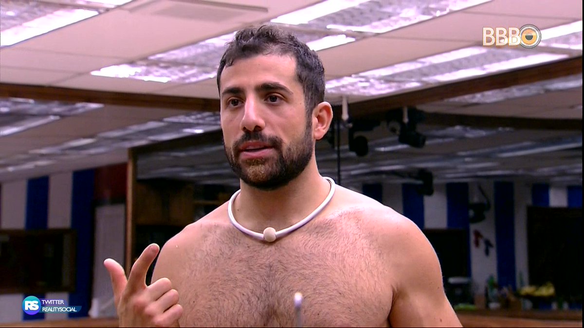 RealitySocial's tweet image. Kaysar falando sozinho: "Eu um dia tava me perguntando: pq vc acorda, cara, tão apaixonado, cara, tão feliz? Eu descobri que eu acordo apaixonado pela vida. Pq tu vive mais um dia, como diz o meu pai, 'aproveita filho, e fica feliz', e minha mãe, 'aproveita cada minuto'." #BBB18