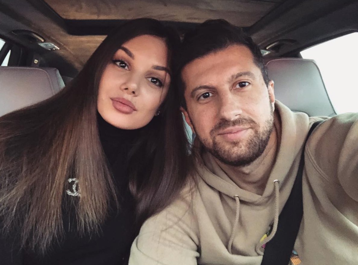 Амиран Сардаров жена
