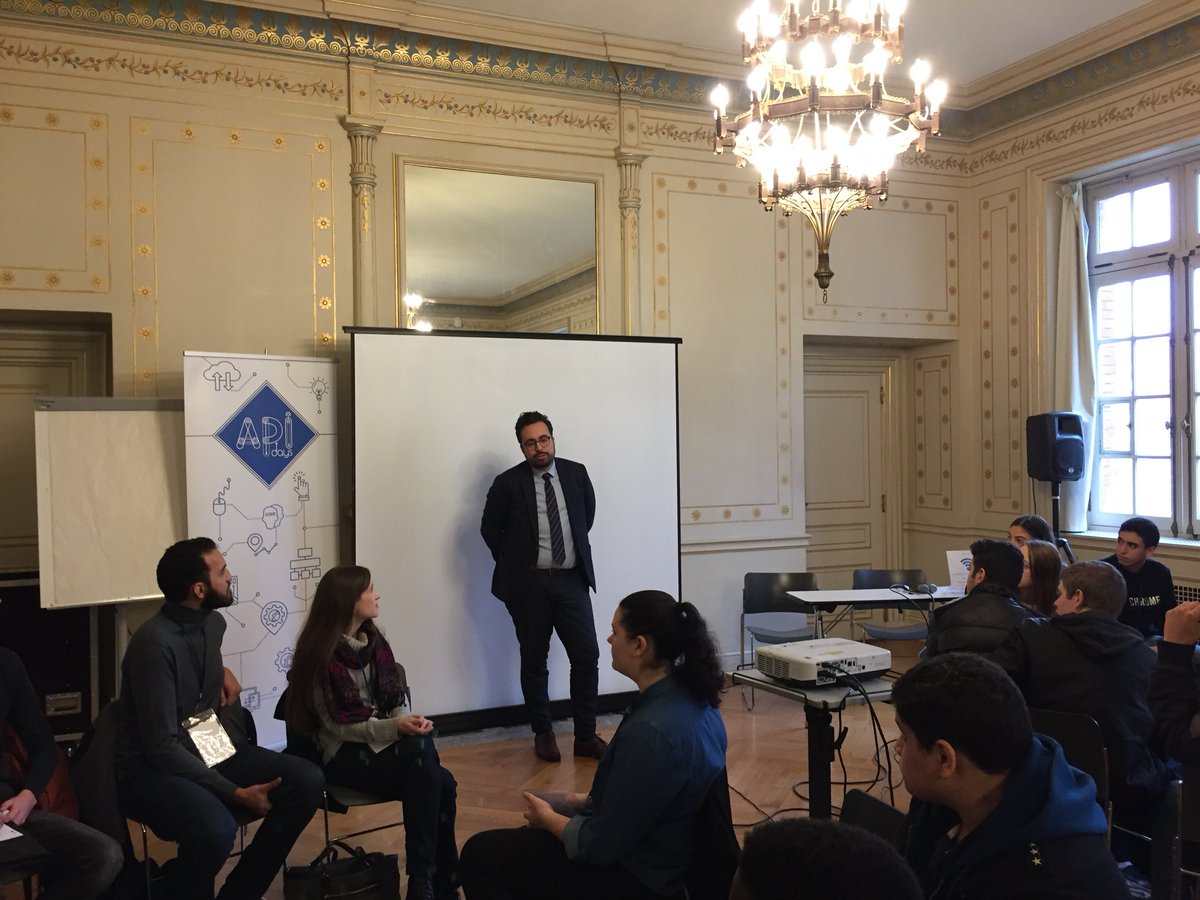 Échanges avec <a href="/mounir/">Mounir Mahjoubi</a> secrétaire d’Etat au Numérique et des lycéens du 95 #JJR de Sarcelles et #MonodELB