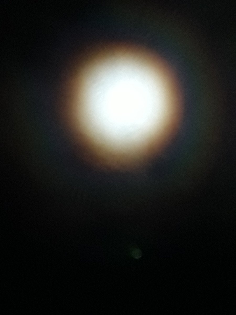 yami_lizy's tweet photo. Así estuvo  anoche la luna en vte. Lopez. https://t.co/J5C0h3hvVN