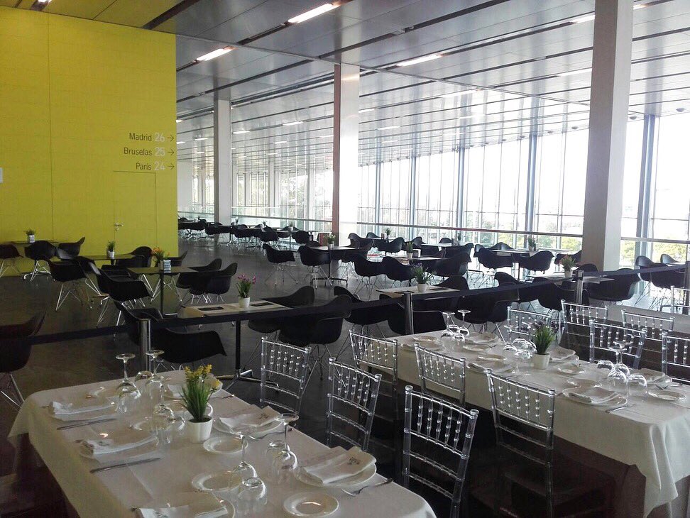GrupoPDCLaRaza's tweet photo. Todo a punto en #Fibes para que mañana comience #SIMOF18 💃🏻💃🏻 #LaRazaCatering #catering #eventos #eventossevilla #modaflamenca #gastronomía https://t.co/vehEzTXXMR