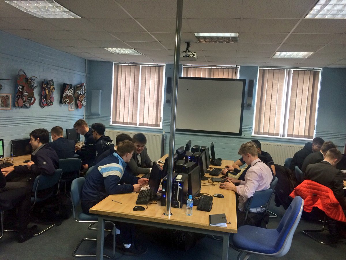 BWSRugby's tweet photo. 1st VII squad video analysis from @SeafordSport 7s Thanks to our media team for making it happen #TEAMbws #beyondthepitch #squadgoals #ipadgeneration #alwayslearning https://t.co/PSuNiUJ00O