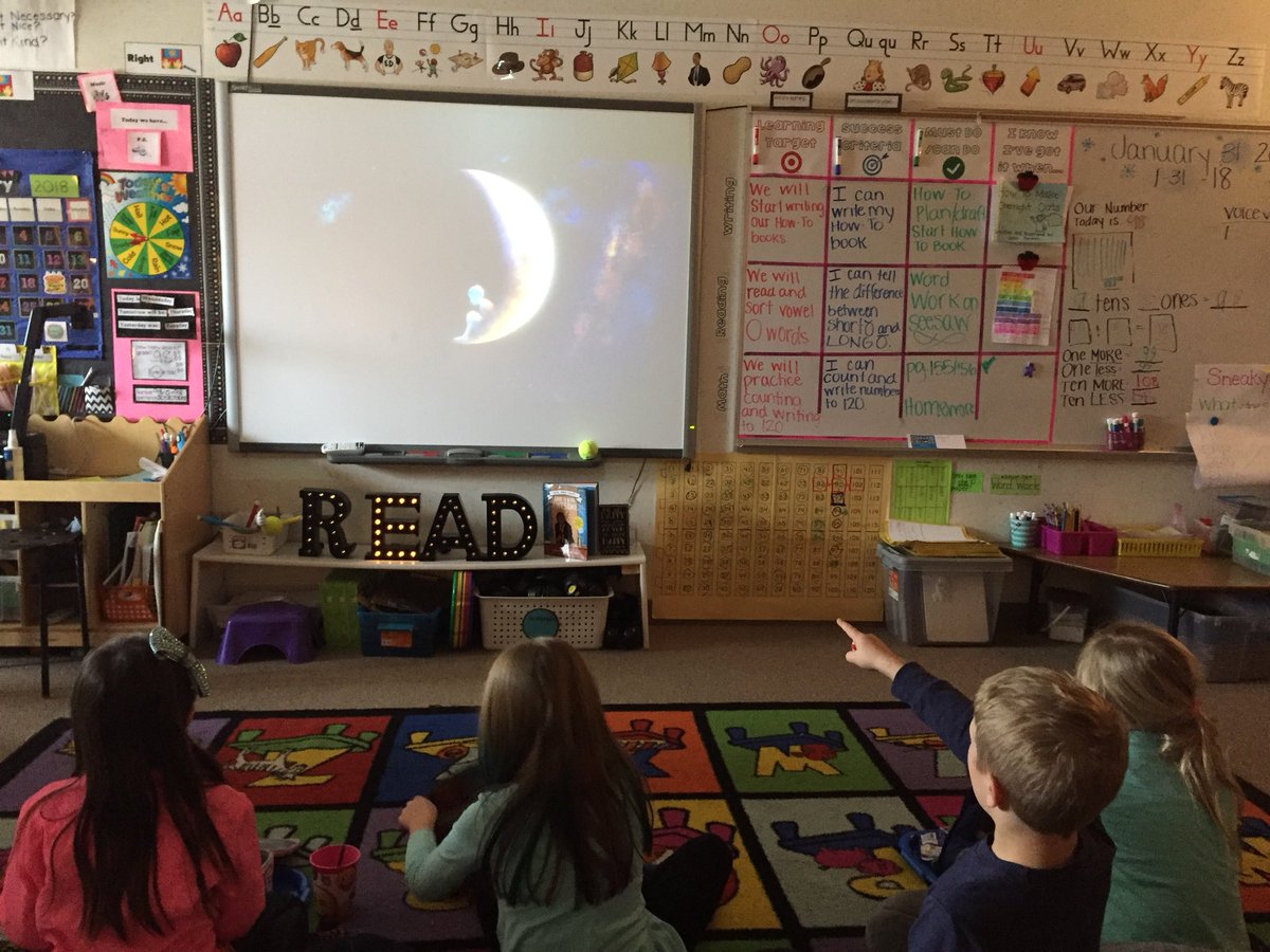 RRMsSwaim1st's tweet photo. Cashing in their @ClassDojo points to have lunch with me! Fills my heart ❤️ picnic on the carpet and movie!! @RoaryRR #dojo #lunchwiththeteacher #fun #1stgrade #reward #classdojo #jeffcoschools @COJasonGlass https://t.co/XkM4sqjJCC