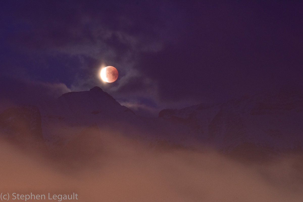 Y2Y_Initiative's tweet photo. Did you catch this morning's super blue blood moon? Here is it as seen from Canmore, Alberta this morning. Photo: @stephenlegault https://t.co/LcMmogxTRs