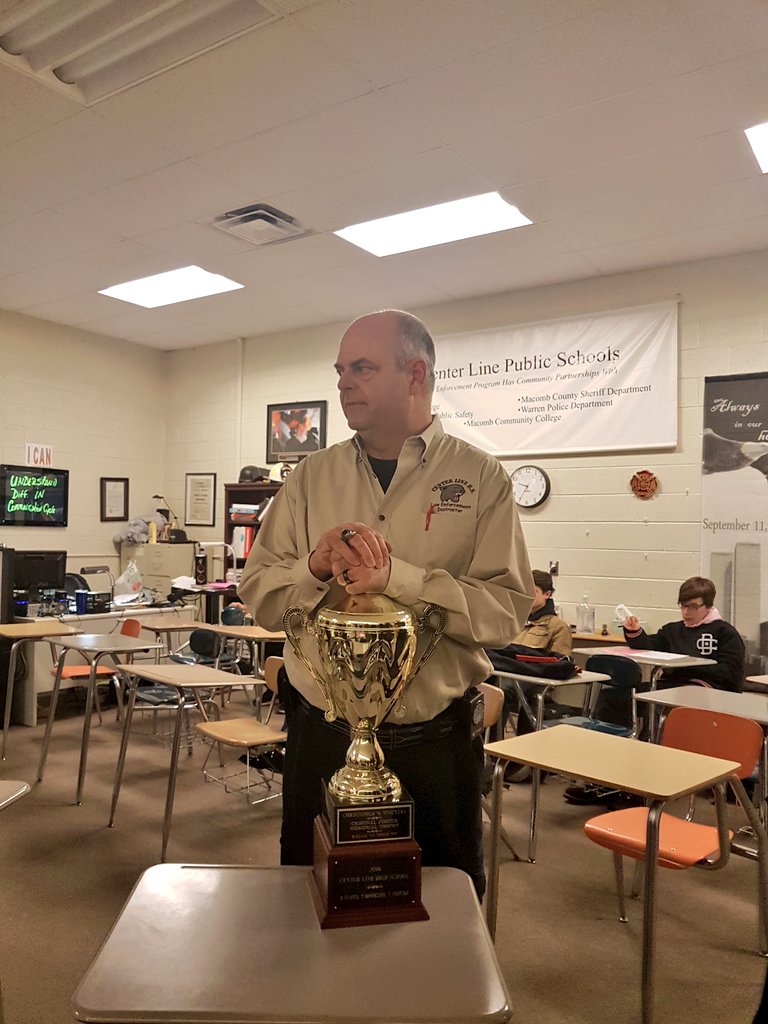 mahahope's tweet photo. #KSAedex
Visiting Center Line High School ... https://t.co/K588q6bQVc