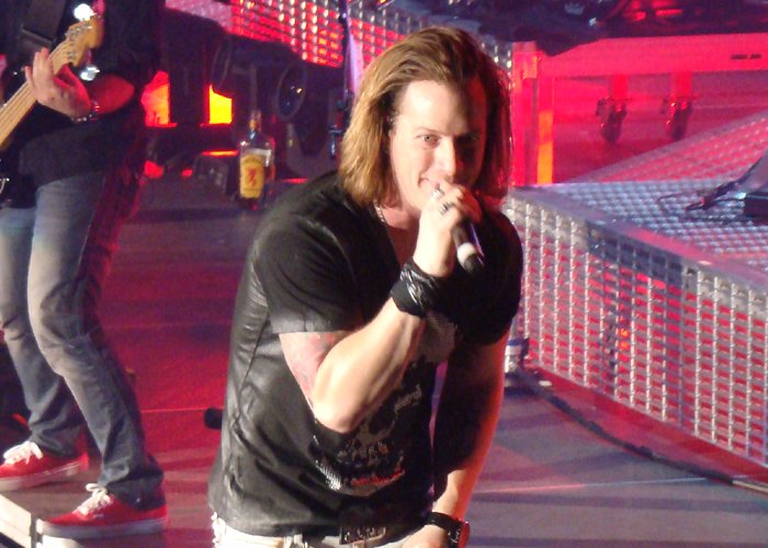 Happy 31st Birthday to Tyler Hubbard ( 