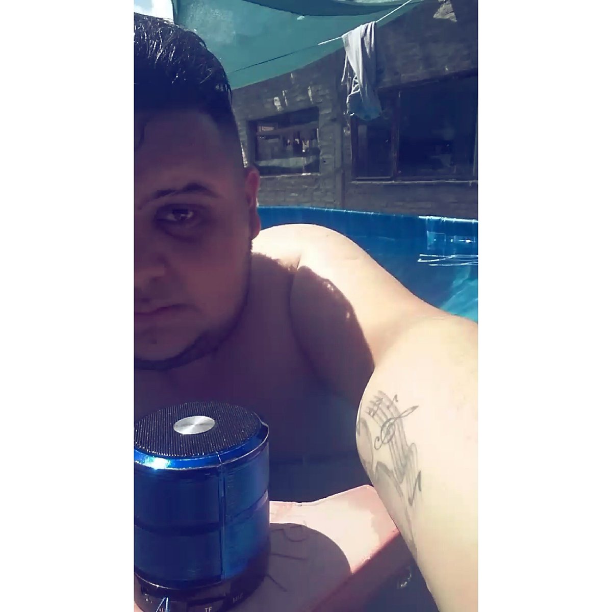 franquito_'s tweet photo. 🏊🍾🍹♪♬ https://t.co/EPXKwvKjEm