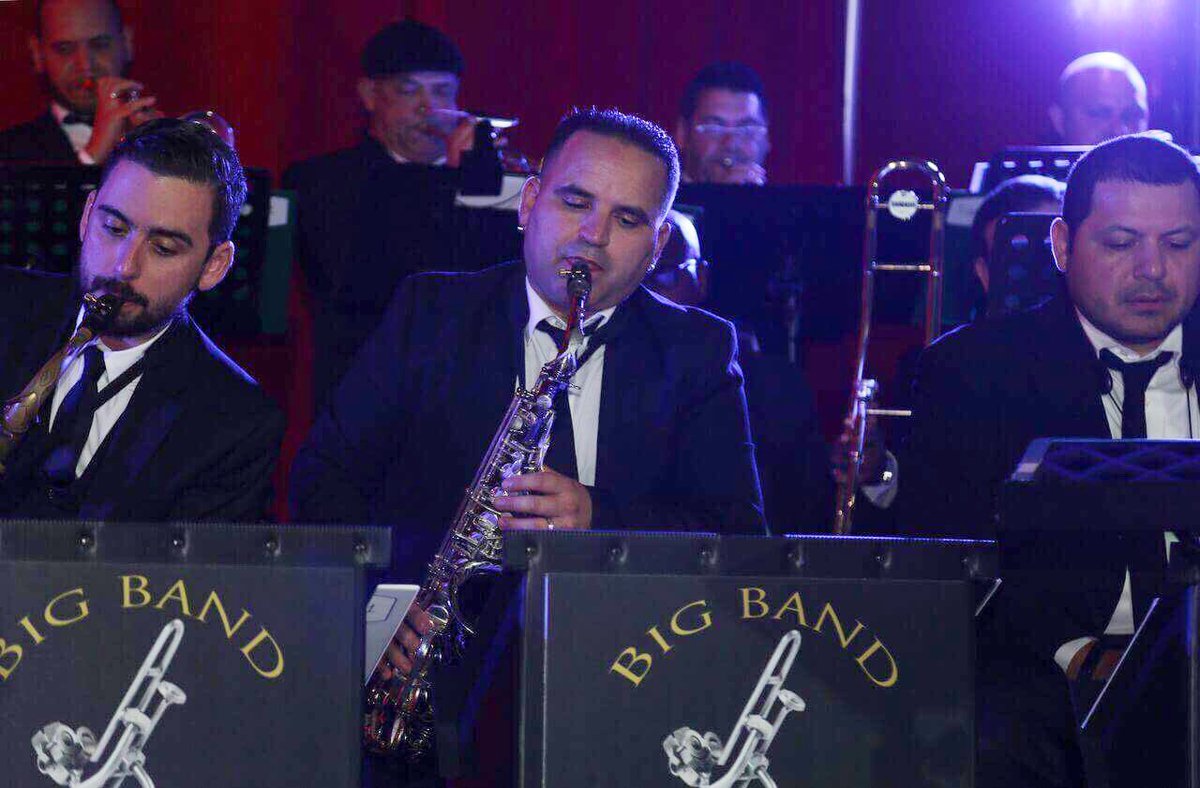 themambomadness's tweet photo. Our band is amazing. 🙏🙌👏👏🎤🎼🎹🎺🎷🥁
#mambomadness #mambo #music #band #musica #fiesta #party #bigband https://t.co/bPJ61X9l1k
