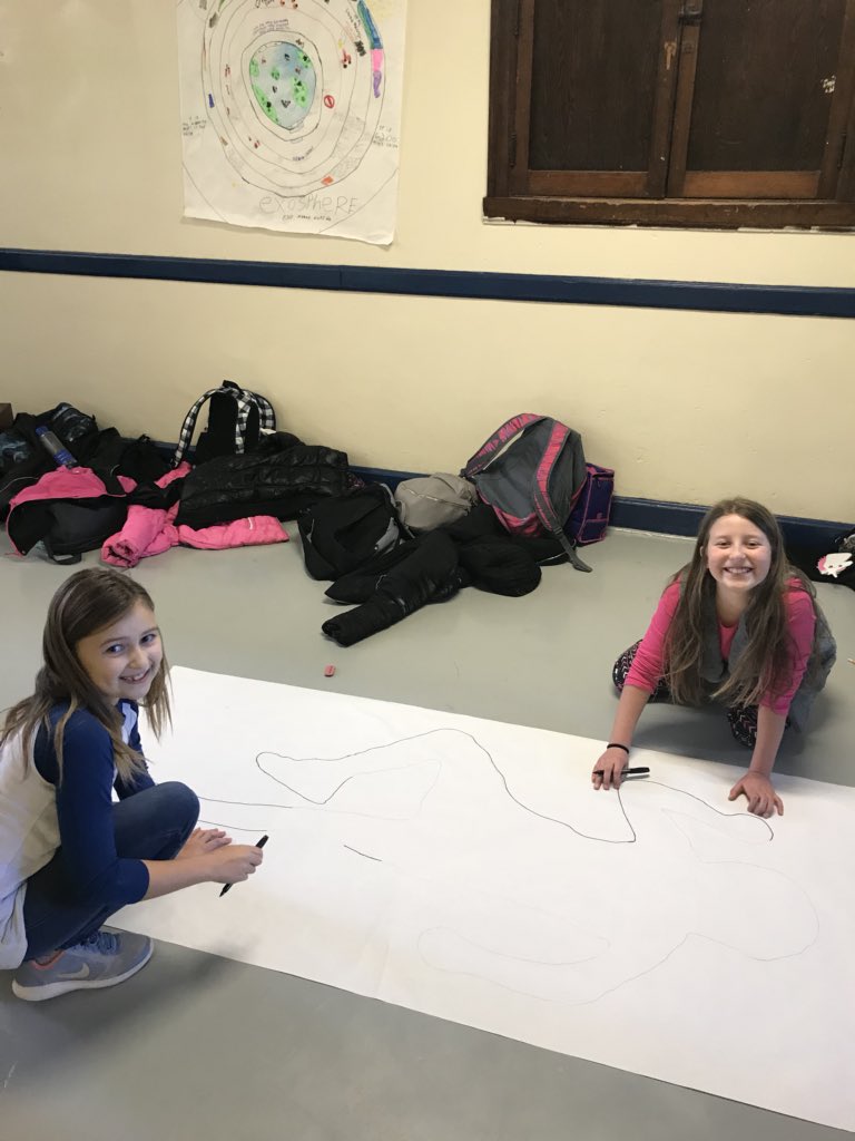 akatej3's tweet photo. 3-5th grade Art students are working BIG with art murals this week! Student message, “MOVE TOWARD GREATNESS!” #MCELoves #SpectacularSpecials #KeithHaringforKids https://t.co/nnjjHr8RO4