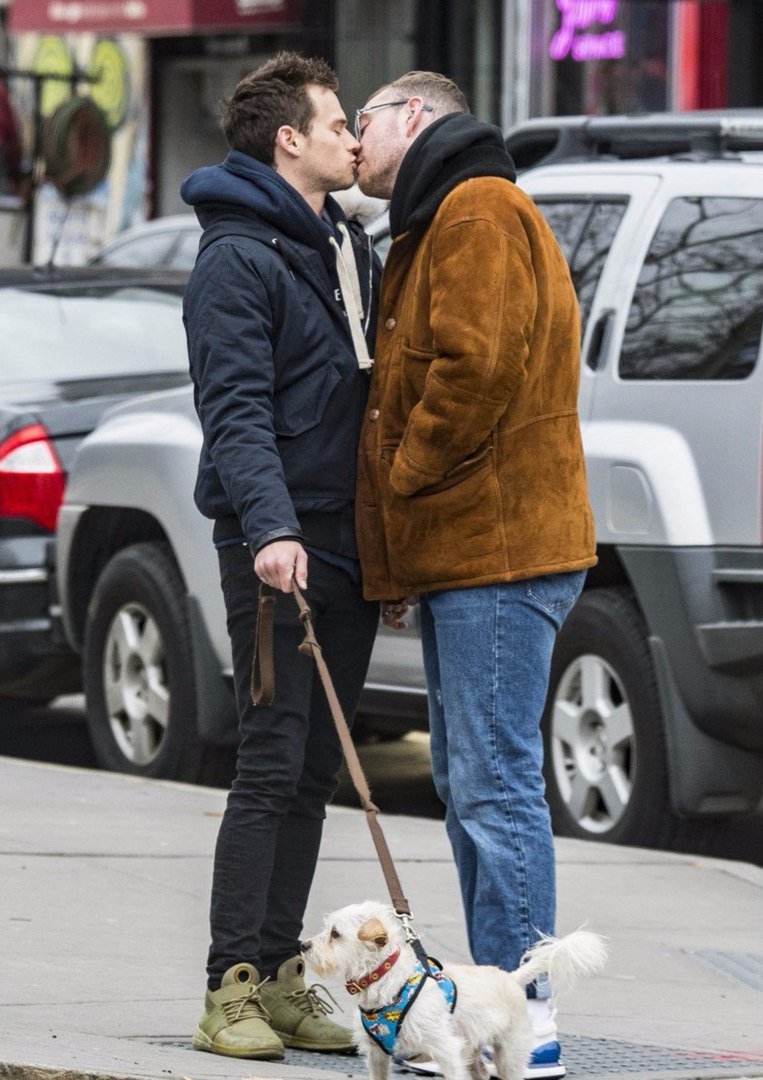 Сэм смит и брендон флинн. Брэндон флинн и сэм смит поцелуй. Sam smith and brandon flynn. Брэндон флинн и сэм смит. Брэндоном флинном и сэм смит.