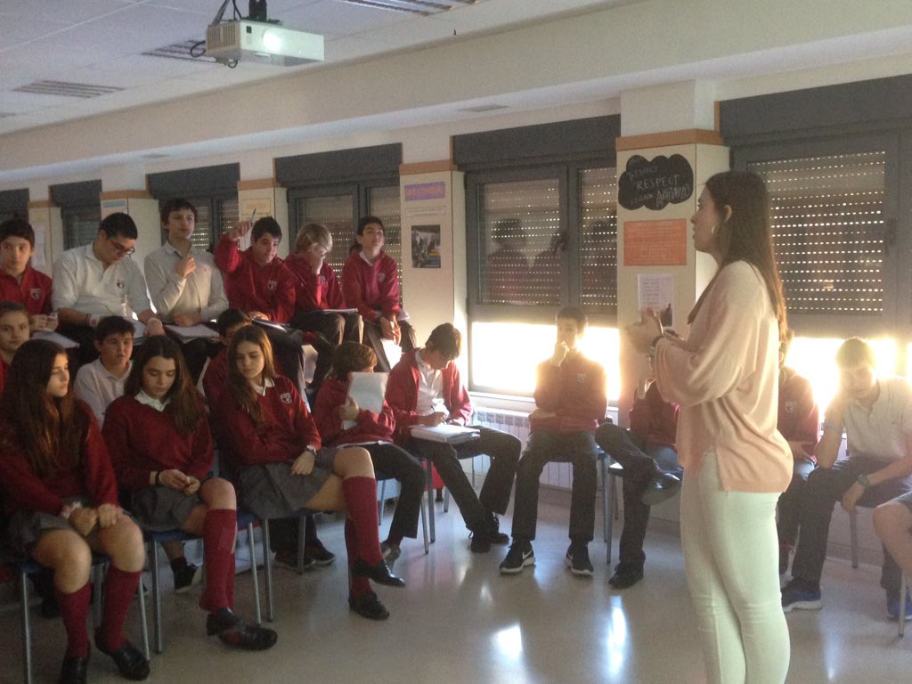 alexmr_73's tweet photo. Compartim Coneixement entre iguals. Moltes gràcies Natalia per explicar-nos com menjar millor per prevenir Alzheimer. @PadreDamianSSCC #2nESOPD #COMPARTIM #HABITSSALUDABLES #SOMELQUEMENGEM #PROJECTES #MASTERDAMIAN https://t.co/1AAwoSGANW