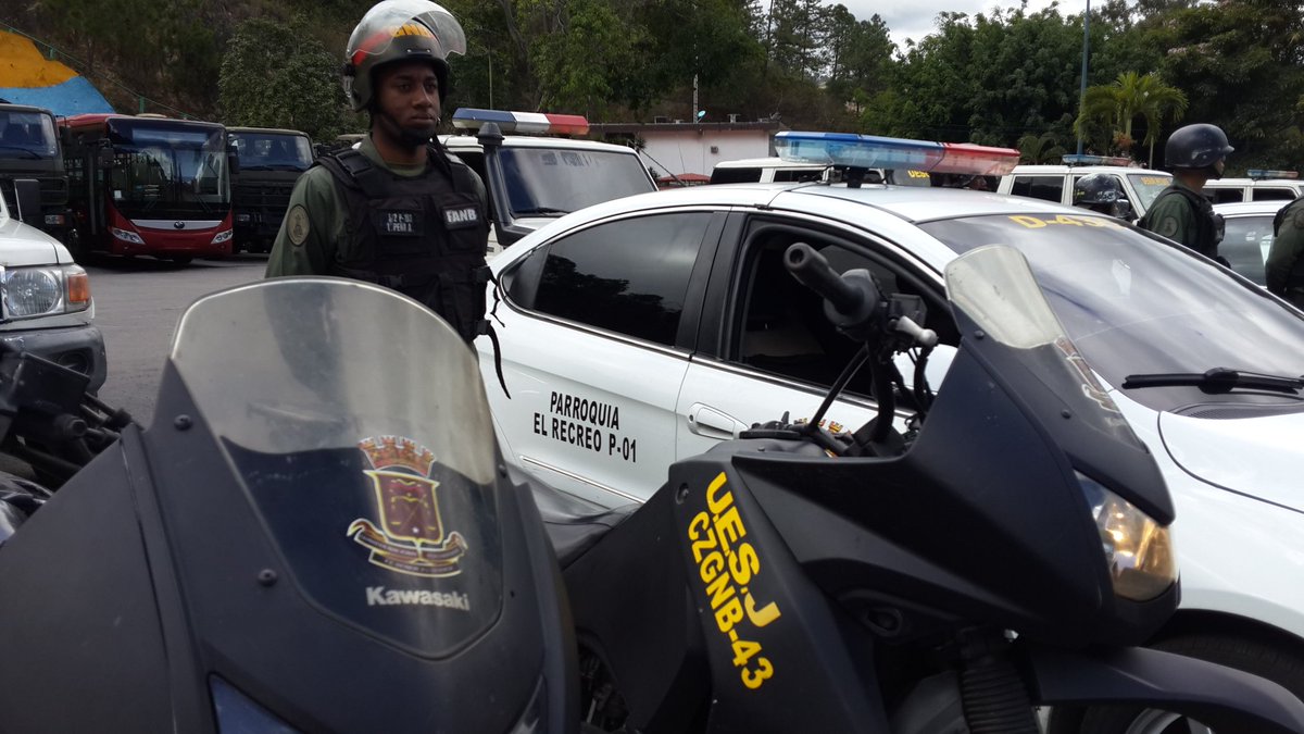 vipreseg's tweet photo. #Ahora | Por instrucciones del Ministro del @MIJPVenezuela M/G @NestorReverol y el Viceministro de Prevención y Seguridad Ciudadana G/D @Alexi_EscalonaM se realiza la supervisión de la capacidad operativa de los Cuadrantes de Paz del Distrito Capital #TodosQueremosDiálogoYPaz https://t.co/Z2scCytO1D