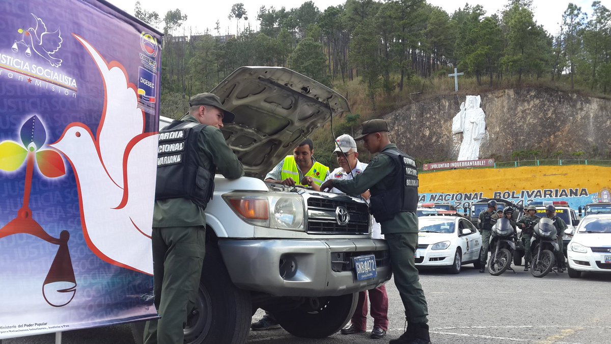 vipreseg's tweet photo. #Ahora | Por instrucciones del Ministro del @MIJPVenezuela M/G @NestorReverol y el Viceministro de Prevención y Seguridad Ciudadana G/D @Alexi_EscalonaM se realiza la supervisión de la capacidad operativa de los Cuadrantes de Paz del Distrito Capital #TodosQueremosDiálogoYPaz https://t.co/Z2scCytO1D