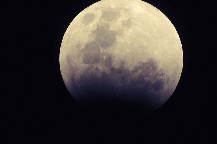 1 31の皆既月食 各地で撮られた写真を集めてみた 幻想的な一瞬から動きがわかるタイムラプス撮影まで Togetter