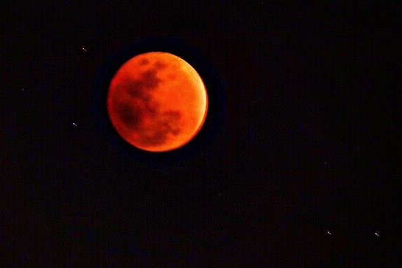1 31の皆既月食 各地で撮られた写真を集めてみた 幻想的な一瞬から動きがわかるタイムラプス撮影まで Togetter