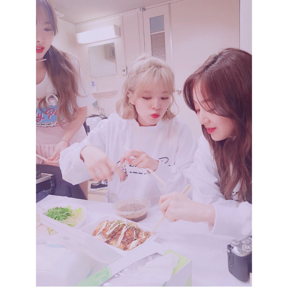 TwiceTurkey's tweet photo. [180131/180201] twicetagram instagram güncellemesi.❤

"Lider GodJihyo!!
Doğum günün kutlu olsun~~
Ogu ogu çok güzel~~
Jihyo'muz, ne dilersen onu yap"

#HappyJihyoDay https://t.co/nnOuDeVvMP