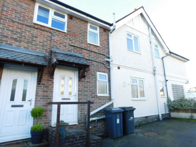 Brettsletts's tweet photo. Great 2 Bed #Flat in #Crowborough with #Parking #TaxBand A Available Now &amp; Only £875 per month #No #Agency #Fees https://t.co/APXW8PpiW8