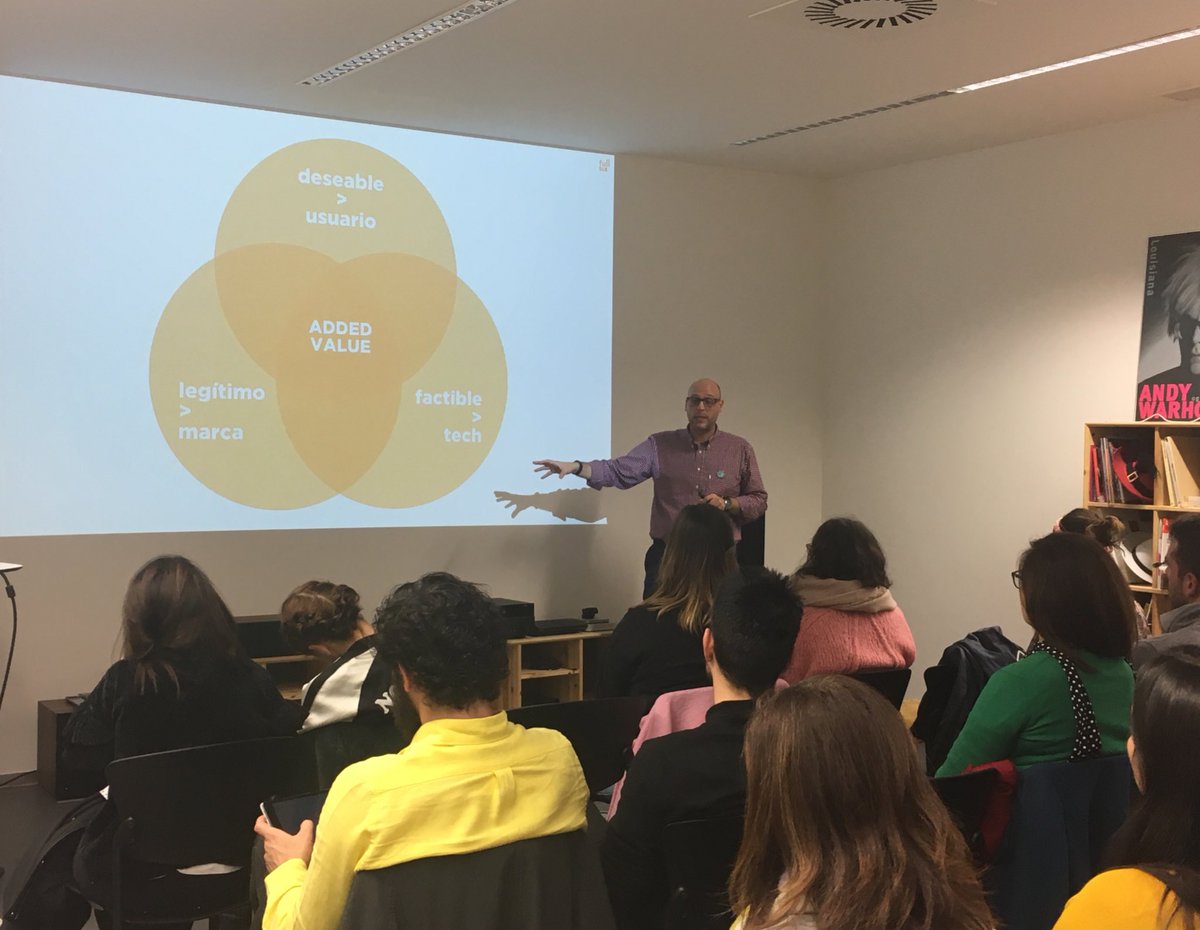 En nuestro móvil tenemos información, experiencias y relación/moneda social. Pero el reto está en cómo crear productos y servicios que generen valor al usuario. #MesDelDiseño