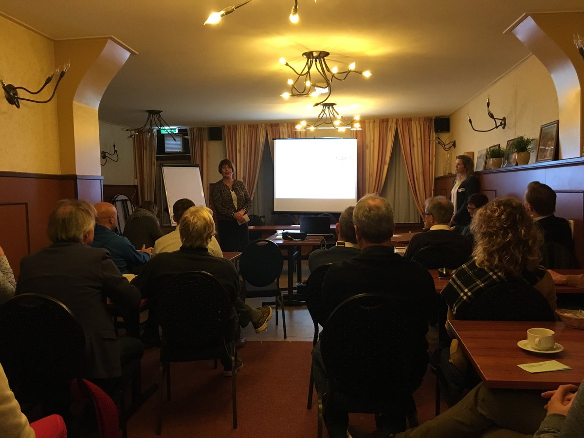 Voor <a href="/tuskendemarren/">tuskendemarren</a> bij bijeenkomst in #akkrum over #waterrecreatie in de gemeente <a href="/Heerenveen/">Gemeente Heerenveen</a> met oa <a href="/cobyvanderlaan/">Coby van der Laan</a> en een grote groep #ondernemers