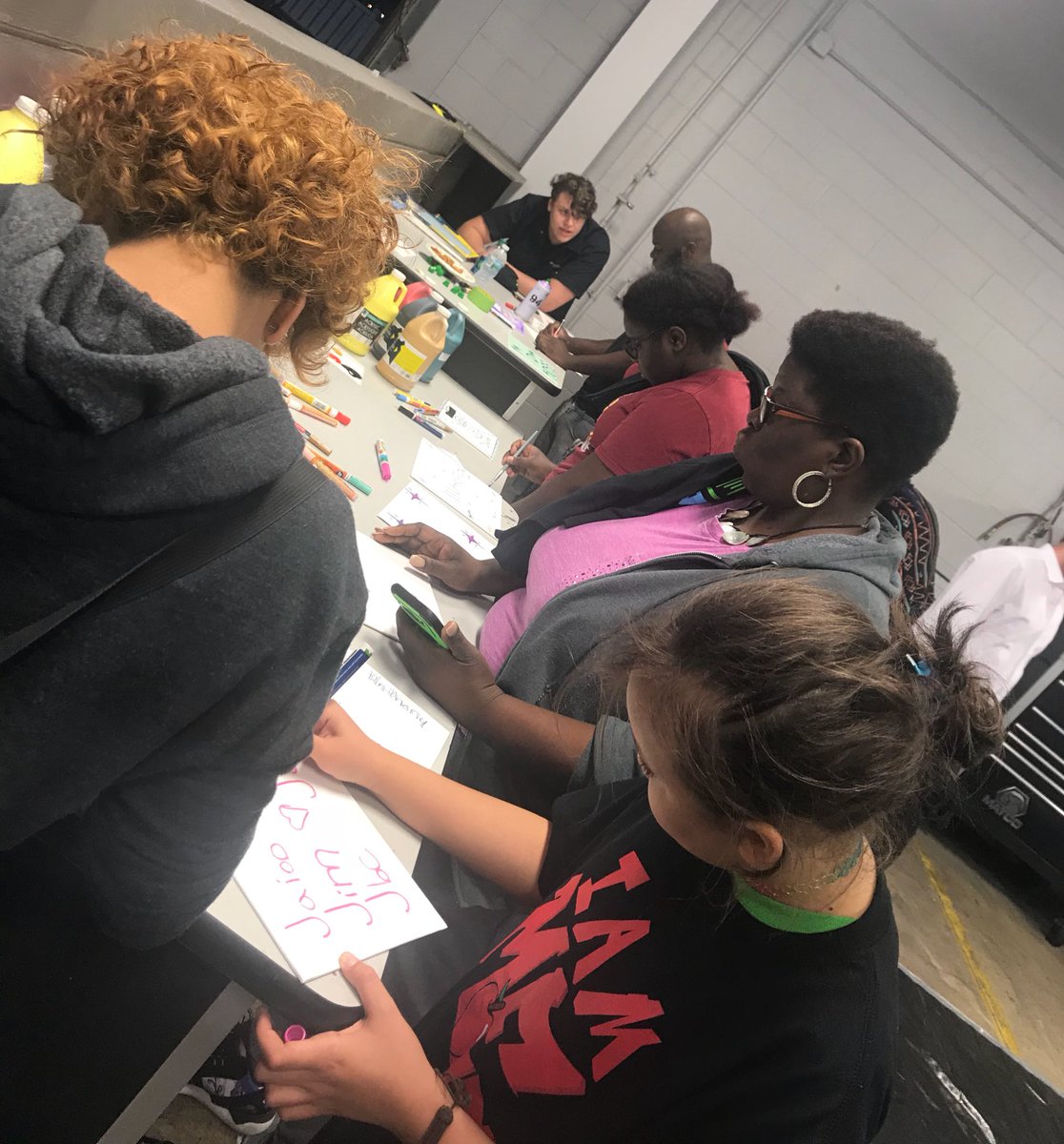 yourPAF's tweet image. We brought #PaintingWithThePros to the 2018 #PROBOWLWEEKEND with the help of @motivedge , @UltimateAuto_ , and  @2LarryJohnson7. Local kids got a chance to showcase their artistic expressions on a BMW!