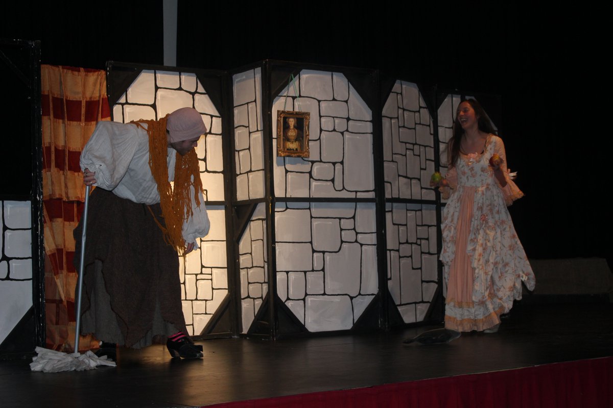 PerrottHill's tweet photo. Merci beaucoup to @OnattiProdsLtd for a brilliant and interactive performance of Le Château; it was a pleasure to share it with our friends from @KingsHallSchool and Sunny Hill. Well done to Madame Brooks for such superb organisation! #frenchplay #LeChâteau https://t.co/4FnLaEUQ4x