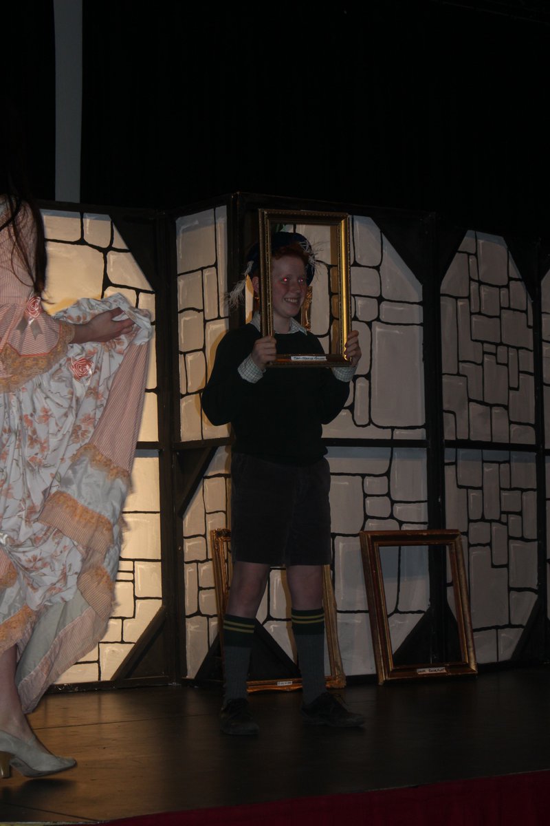 PerrottHill's tweet photo. Merci beaucoup to @OnattiProdsLtd for a brilliant and interactive performance of Le Château; it was a pleasure to share it with our friends from @KingsHallSchool and Sunny Hill. Well done to Madame Brooks for such superb organisation! #frenchplay #LeChâteau https://t.co/4FnLaEUQ4x